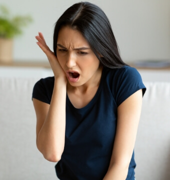 girl-suffering-from-tooth-pain